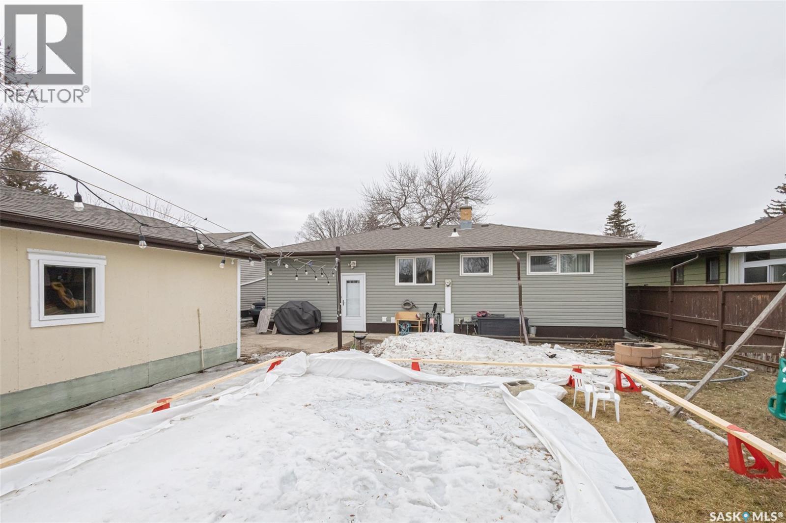 38 Morris Drive, Saskatoon, SK - Outdoor