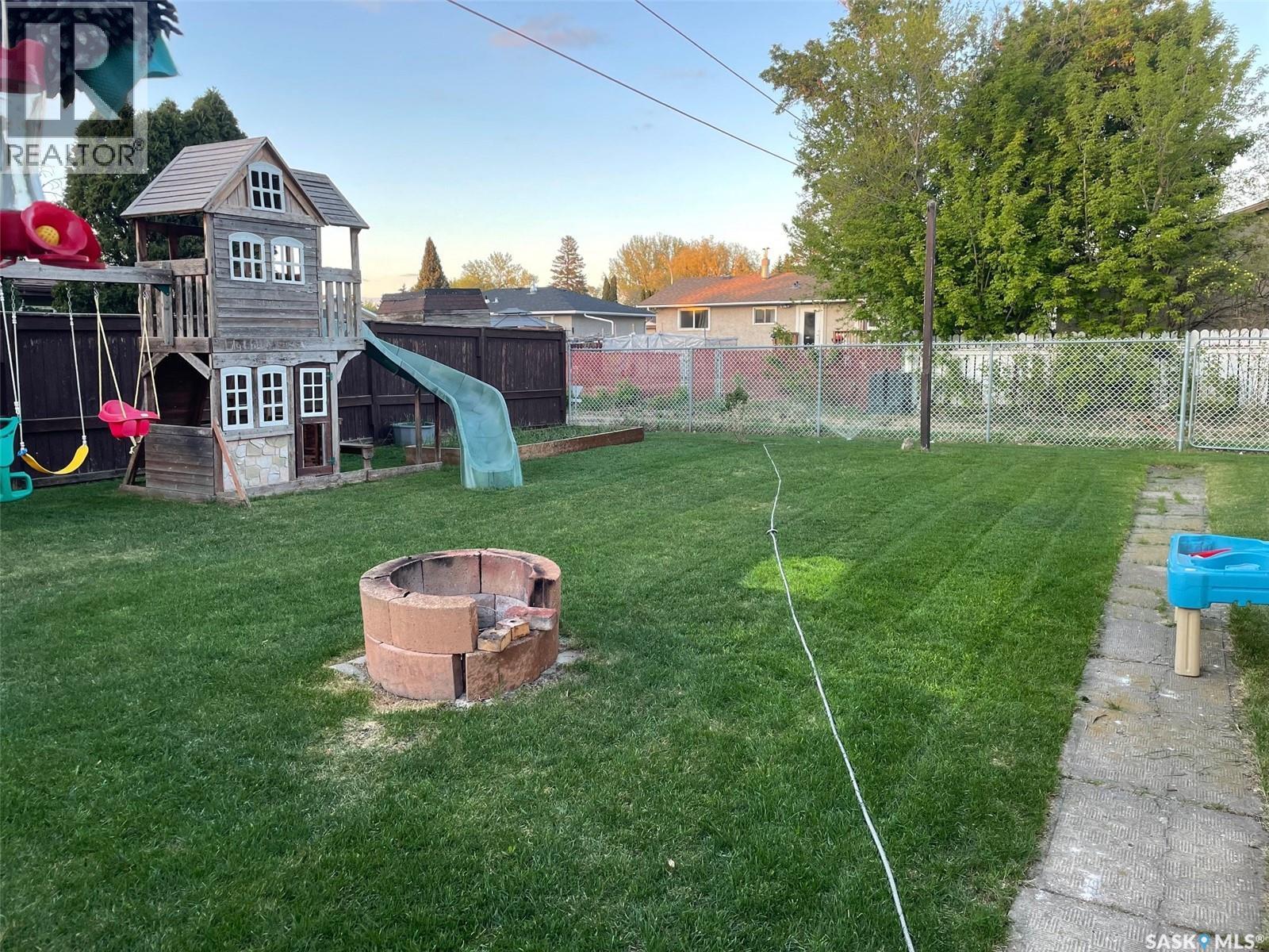 38 Morris Drive, Saskatoon, SK - Outdoor