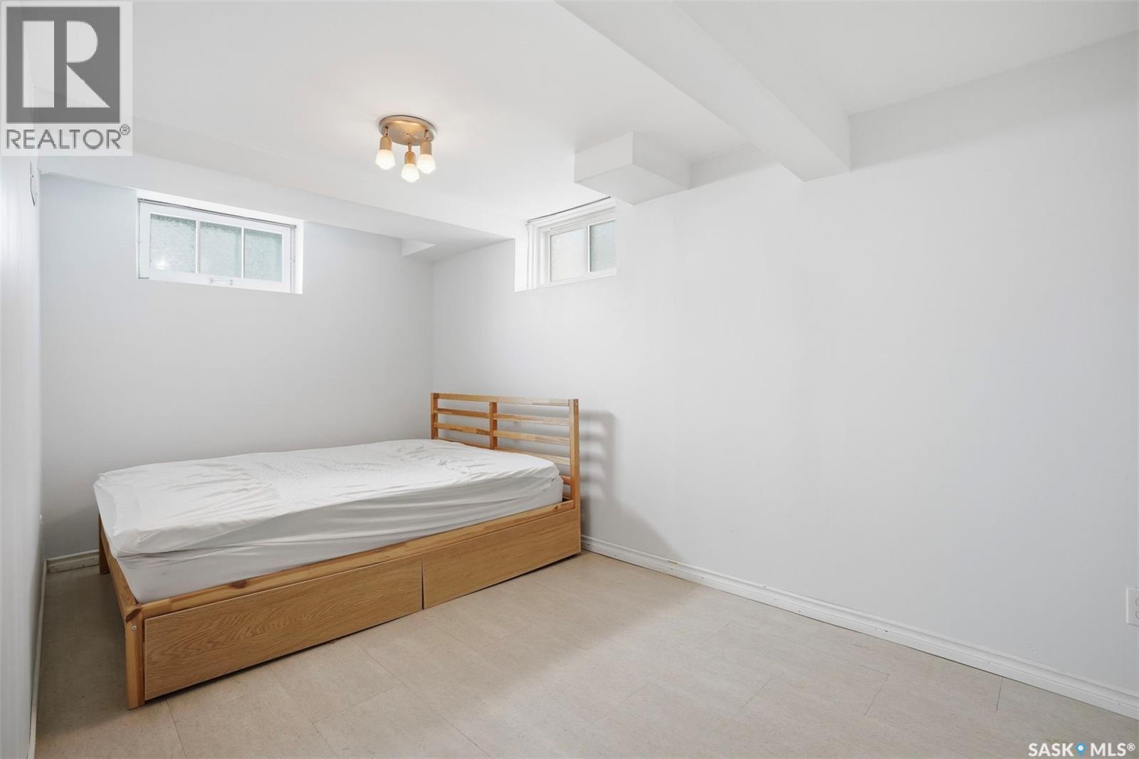 1117 Taylor Street E, Saskatoon, SK - Indoor Photo Showing Bedroom
