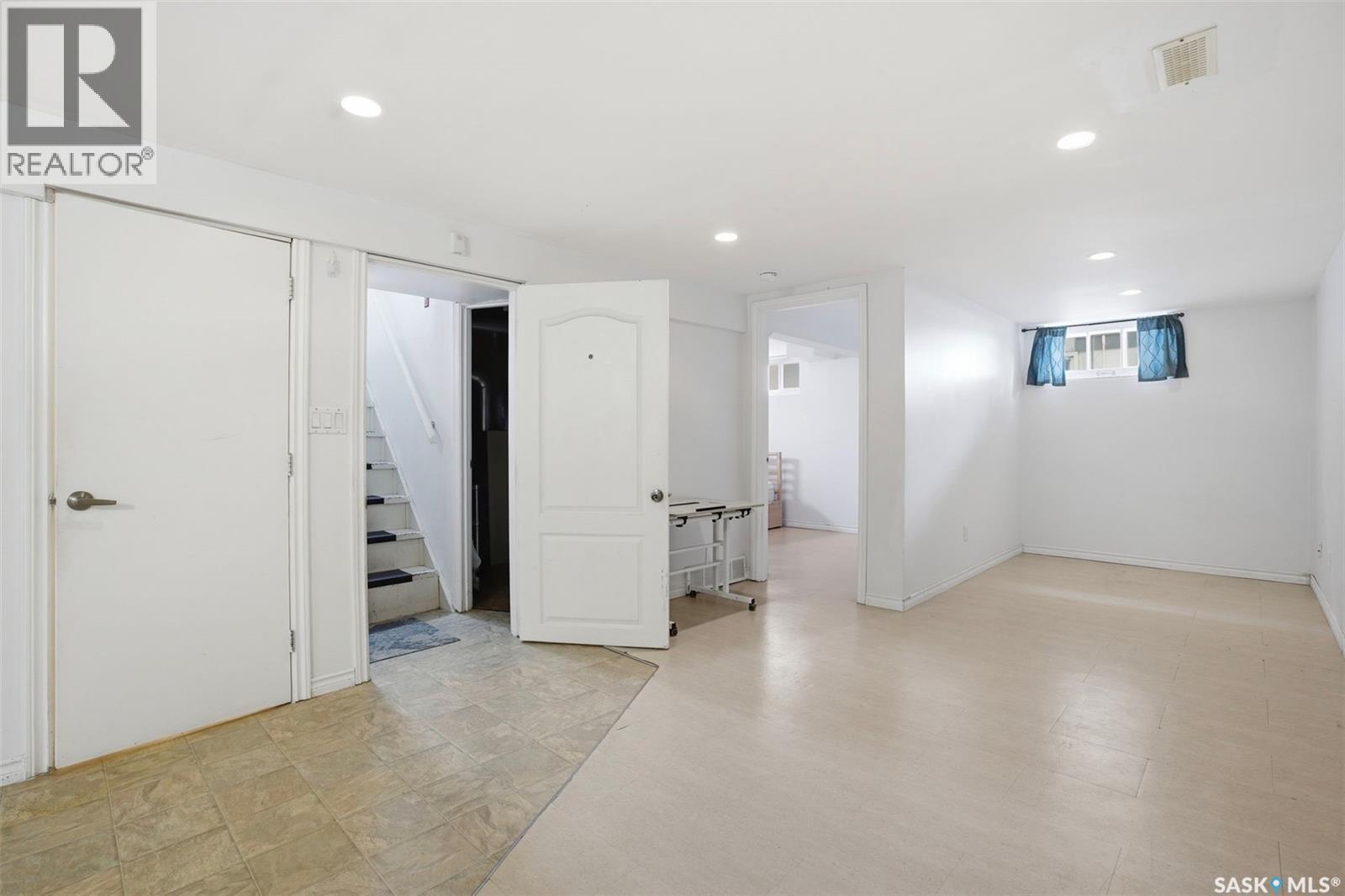 1117 Taylor Street E, Saskatoon, SK - Indoor