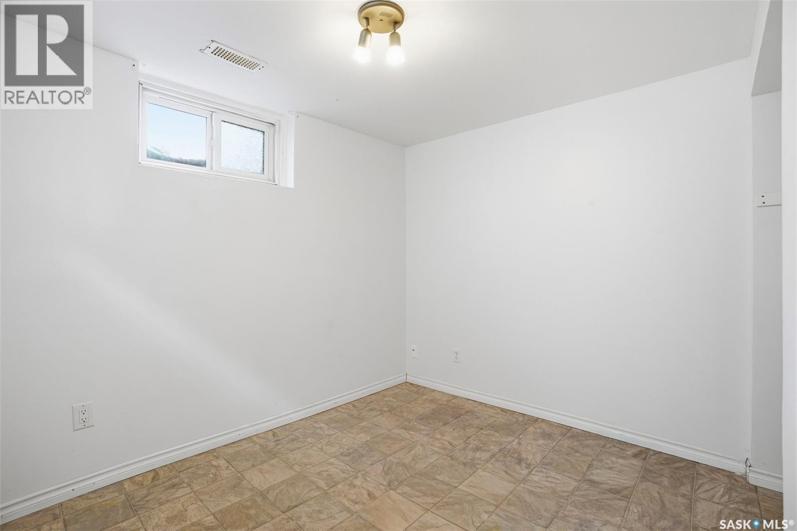 1117 Taylor Street E, Saskatoon, SK - Indoor Photo Showing Other Room