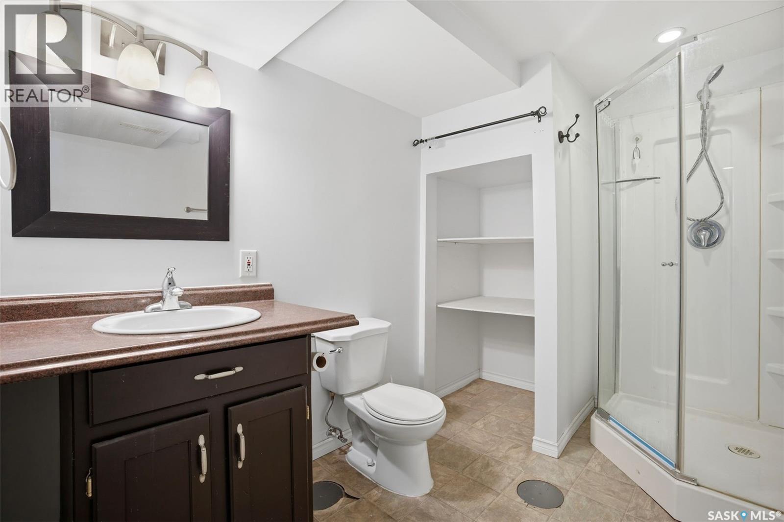 1117 Taylor Street E, Saskatoon, SK - Indoor Photo Showing Bathroom