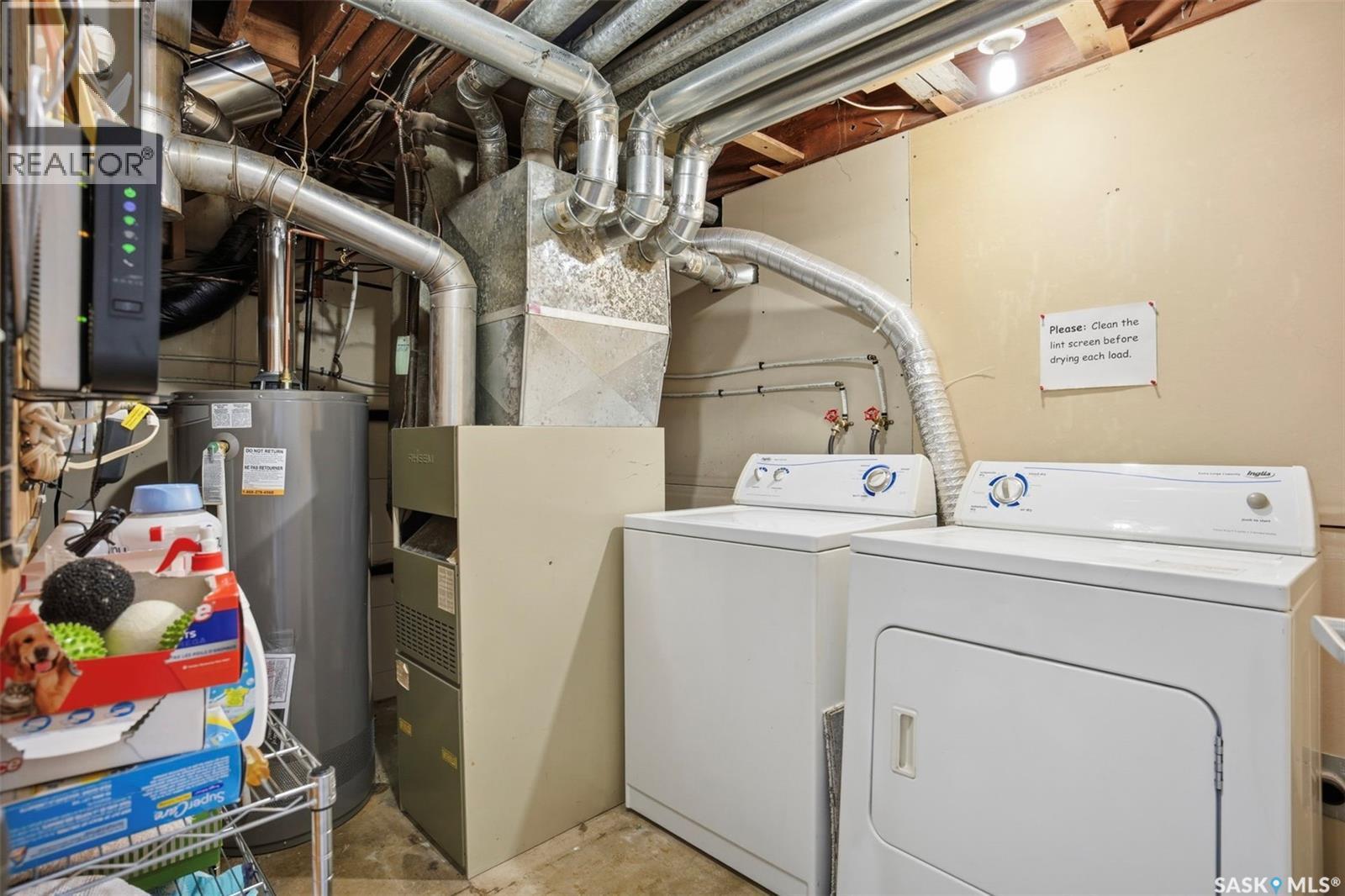 1117 Taylor Street E, Saskatoon, SK - Indoor Photo Showing Laundry Room