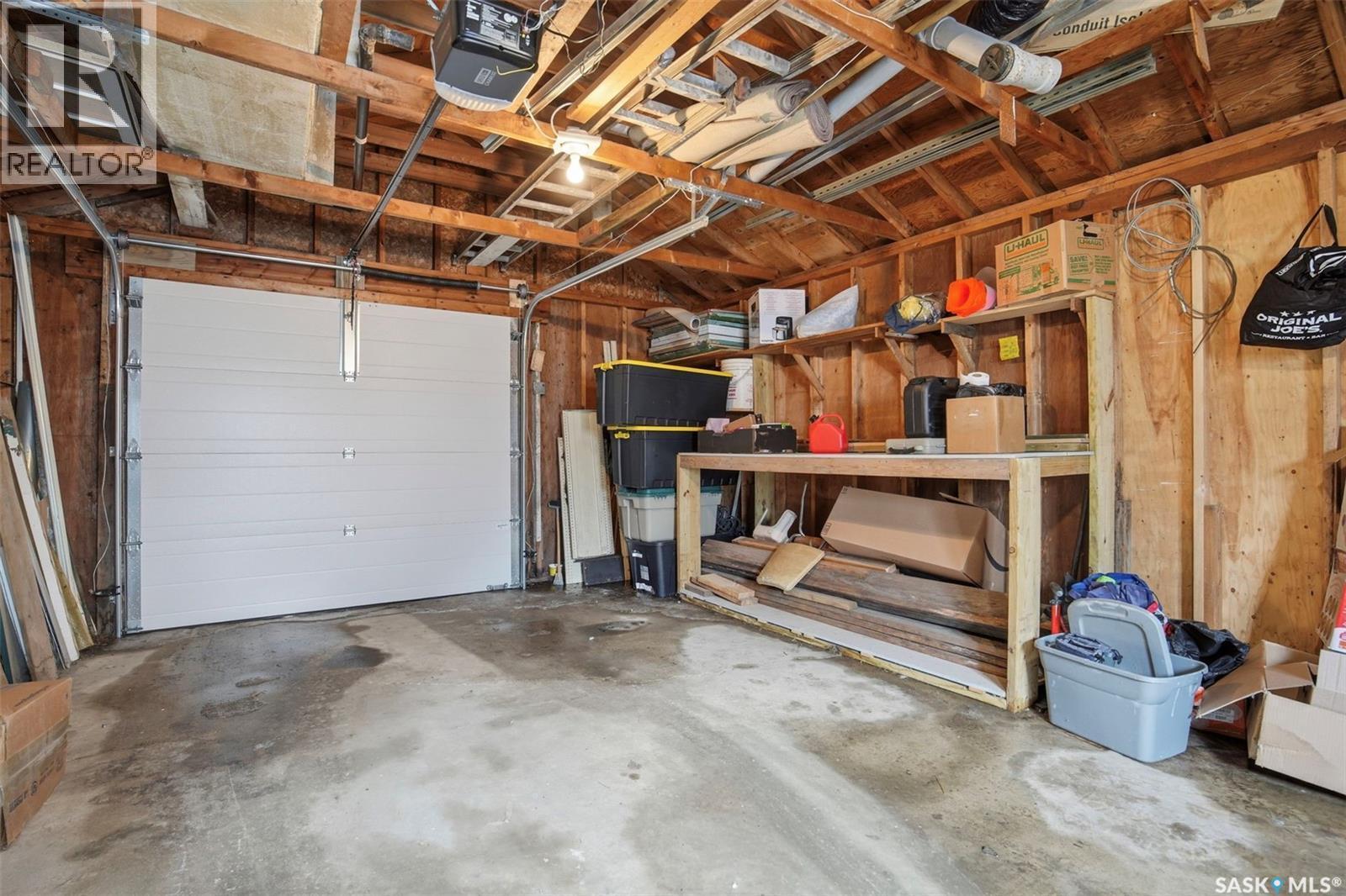 1117 Taylor Street E, Saskatoon, SK - Indoor Photo Showing Garage