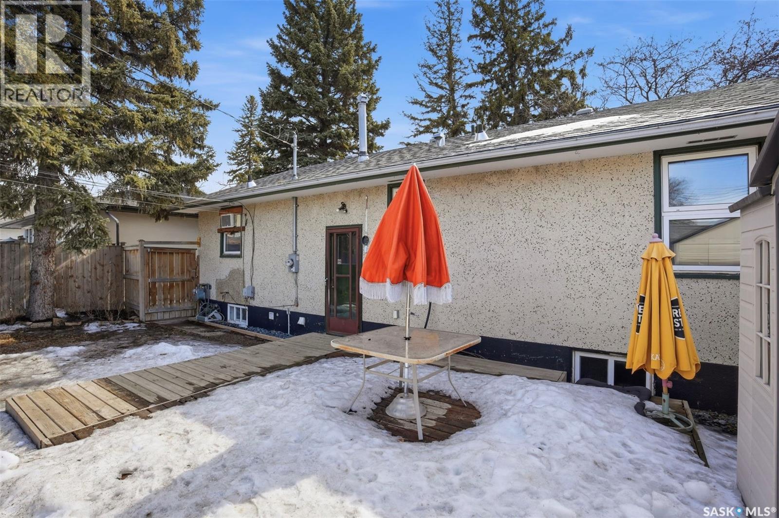 1117 Taylor Street E, Saskatoon, SK - Outdoor