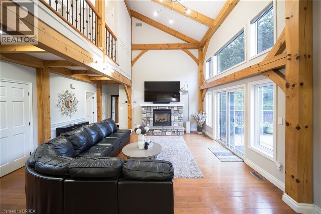 9 Michael'S Lane, Tillsonburg, ON - Indoor Photo Showing Living Room With Fireplace