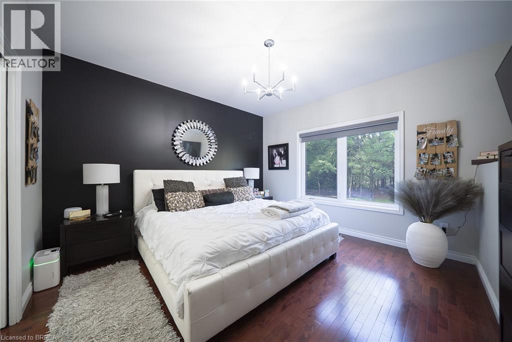 9 Michael'S Lane, Tillsonburg, ON - Indoor Photo Showing Bedroom