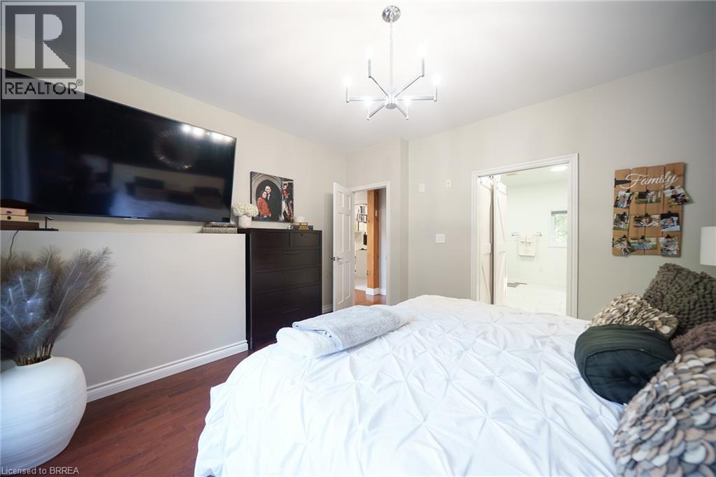 9 Michael'S Lane, Tillsonburg, ON - Indoor Photo Showing Bedroom