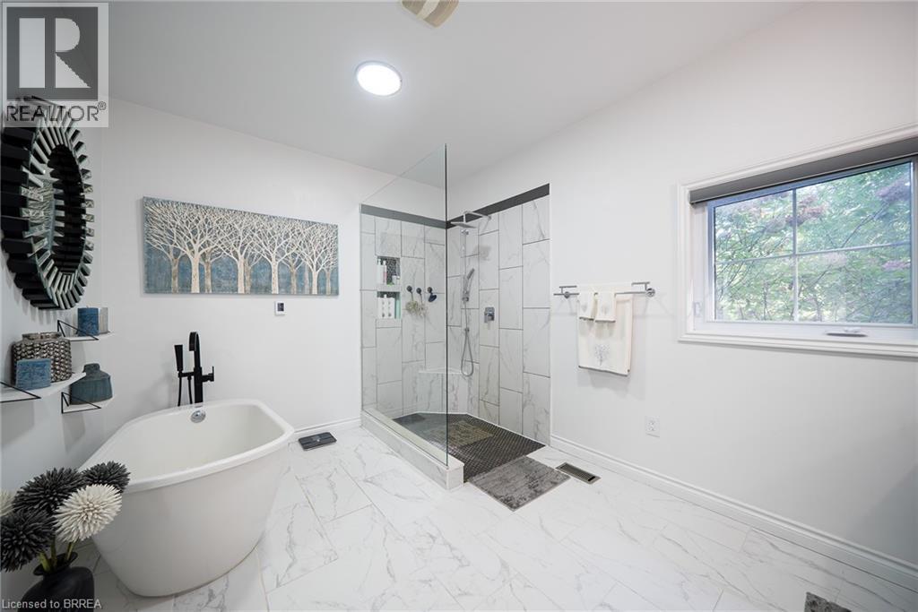 9 Michael'S Lane, Tillsonburg, ON - Indoor Photo Showing Bathroom
