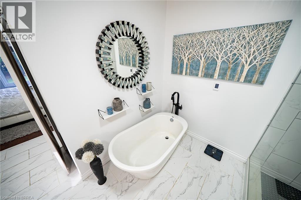 9 Michael'S Lane, Tillsonburg, ON - Indoor Photo Showing Bathroom