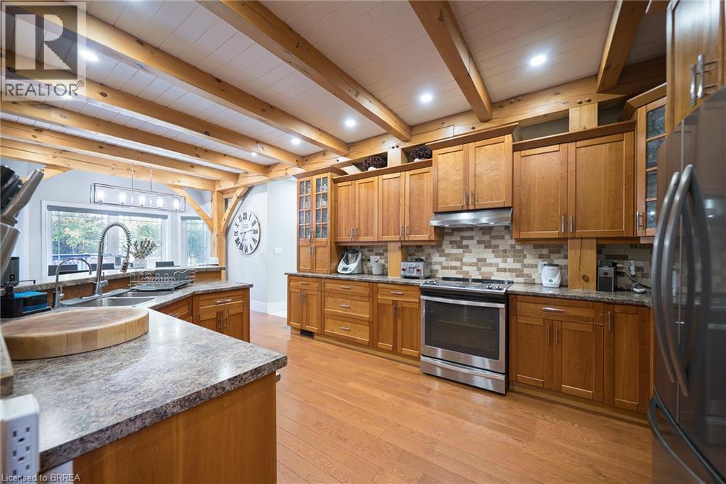 9 Michael'S Lane, Tillsonburg, ON - Indoor Photo Showing Kitchen With Double Sink