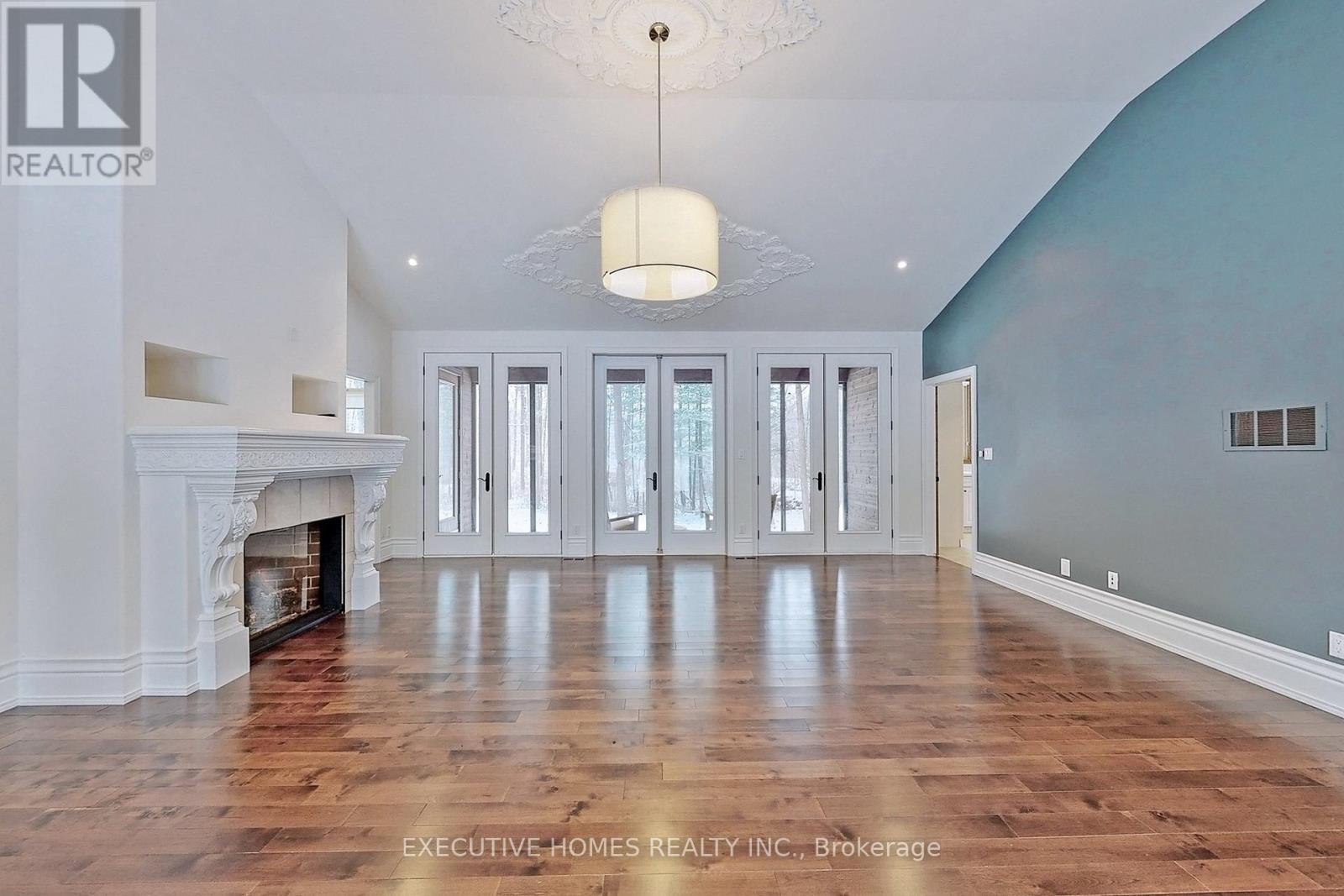 7651 Milburough Line, Milton, ON - Indoor With Fireplace