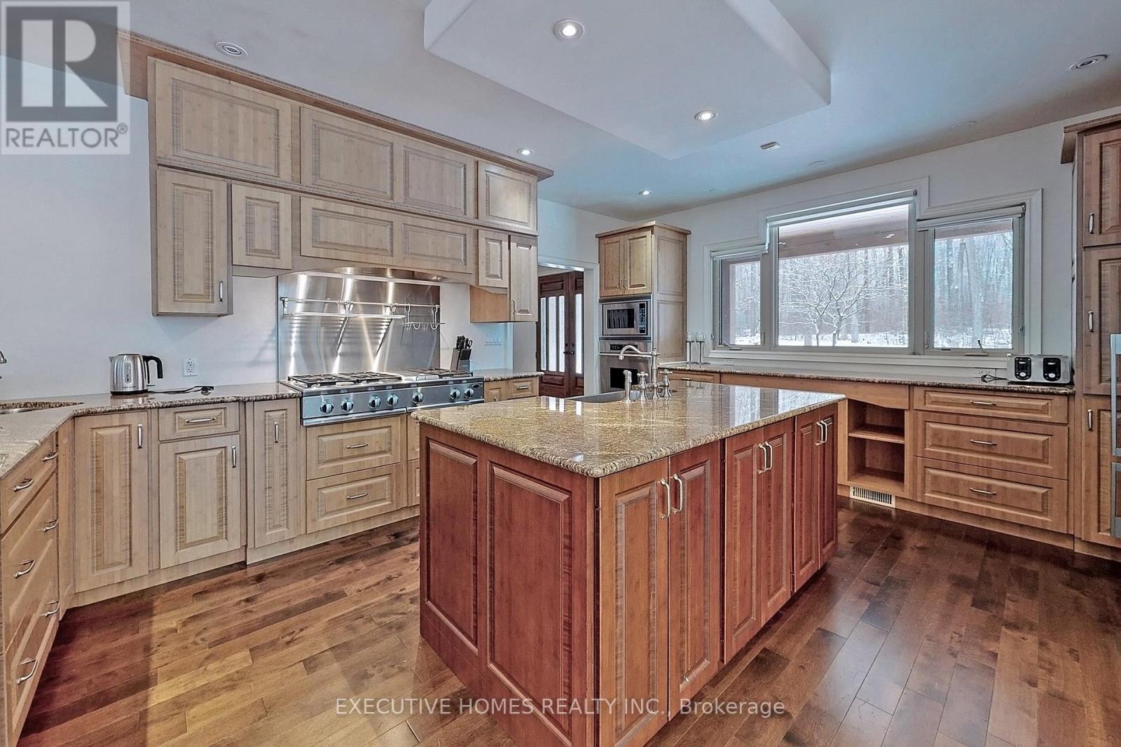 7651 Milburough Line, Milton, ON - Indoor Photo Showing Kitchen With Upgraded Kitchen