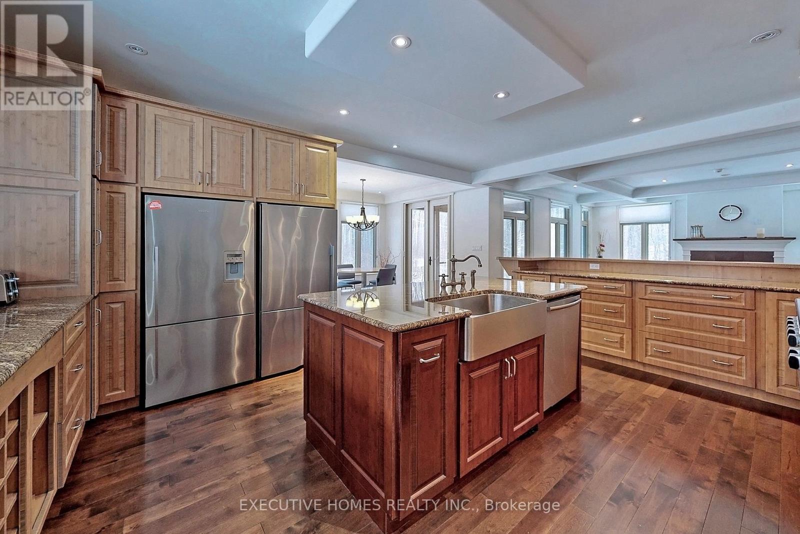 7651 Milburough Line, Milton, ON - Indoor Photo Showing Kitchen With Upgraded Kitchen
