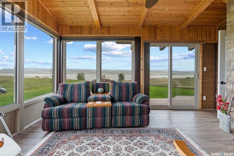 70 Cactus Drive, Saskatchewan Landing, SK - Indoor Photo Showing Living Room