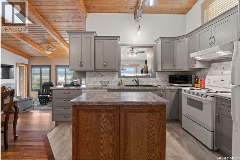 70 Cactus Drive, Saskatchewan Landing, SK - Indoor Photo Showing Kitchen