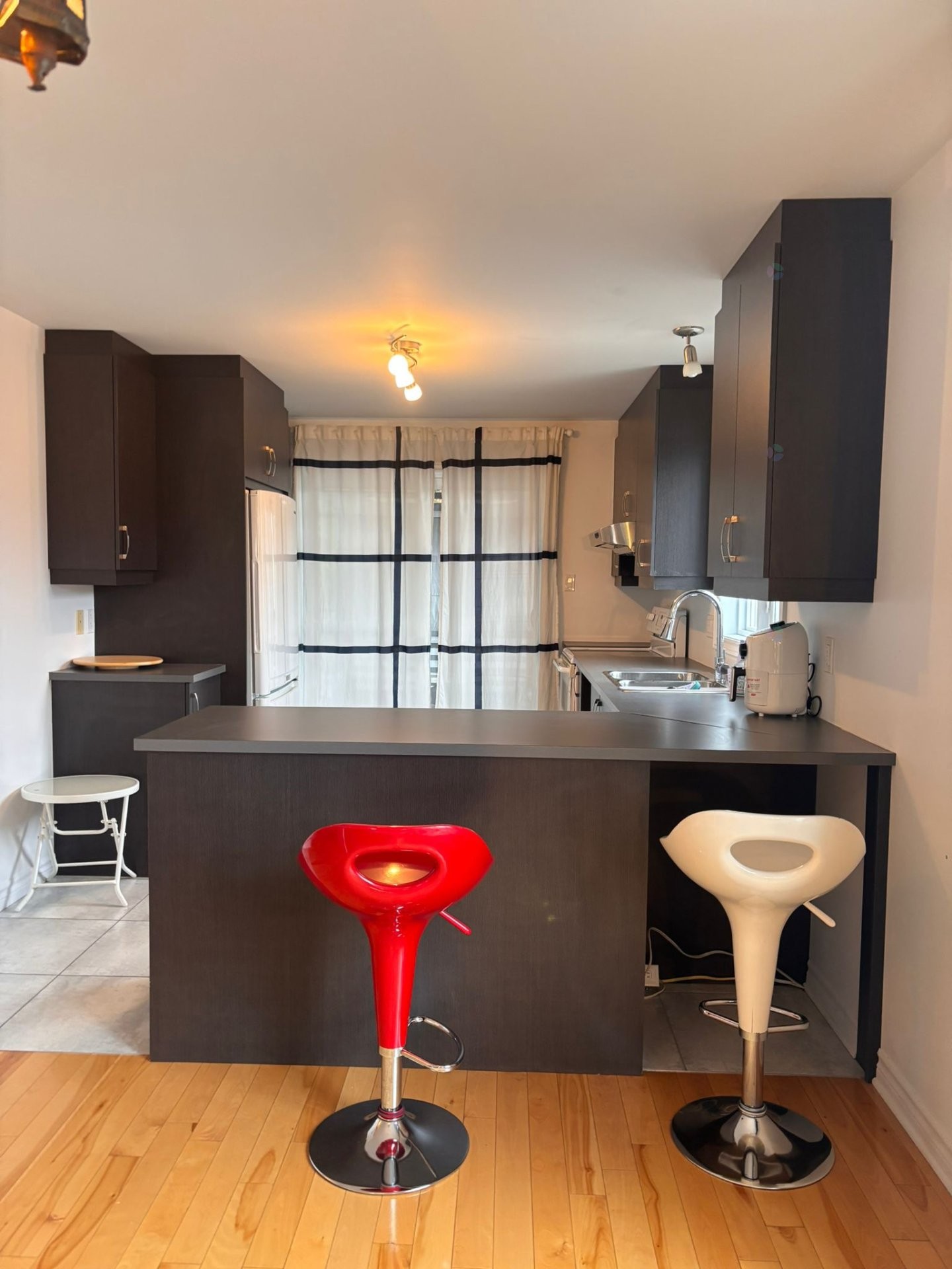 Kitchen - 1144 Rue St-Edouard, Longueuil (Le Vieux-Longueuil), QC - Indoor Photo Showing Kitchen With Double Sink
