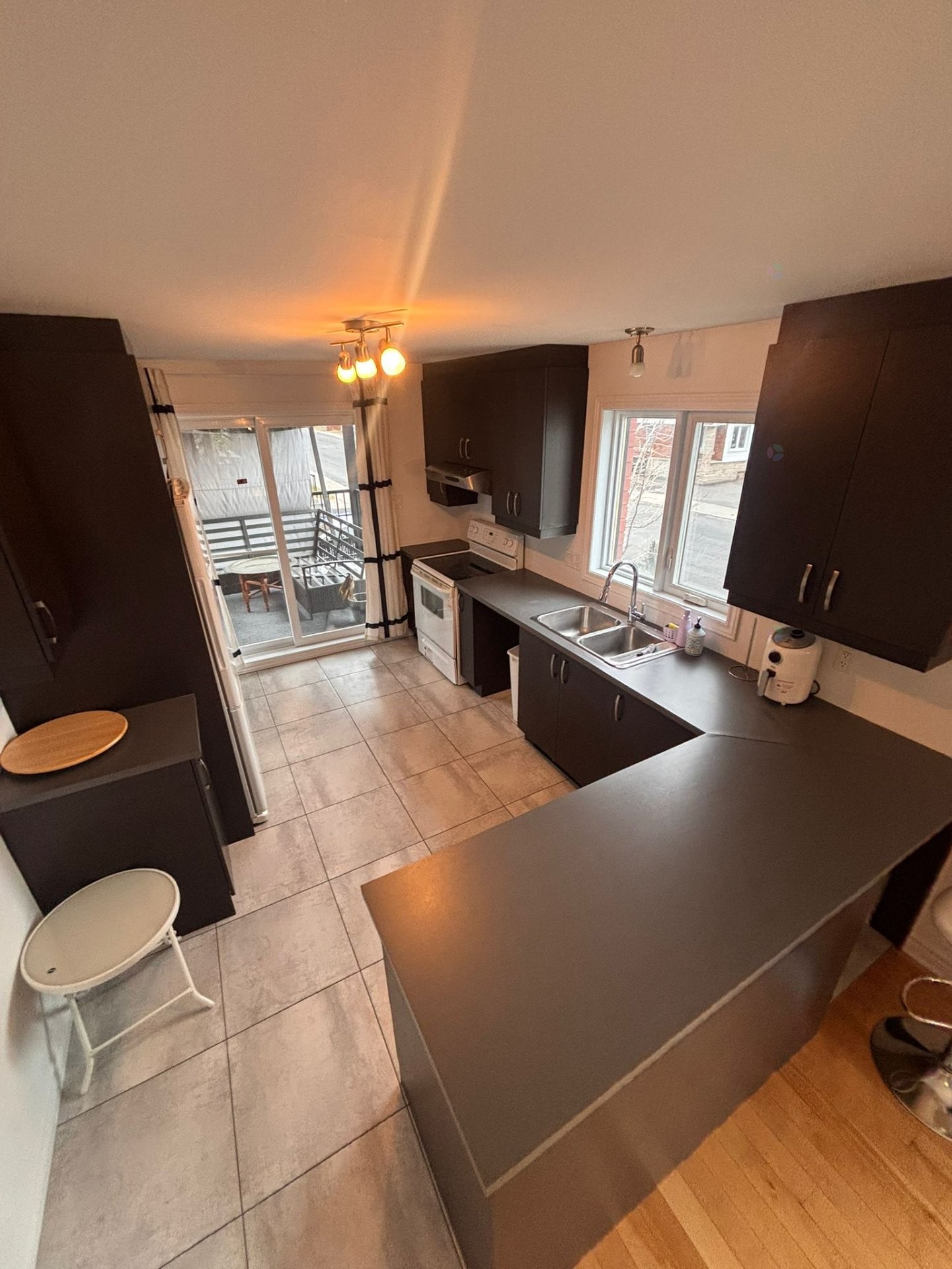 Kitchen - 1144 Rue St-Edouard, Longueuil (Le Vieux-Longueuil), QC - Indoor