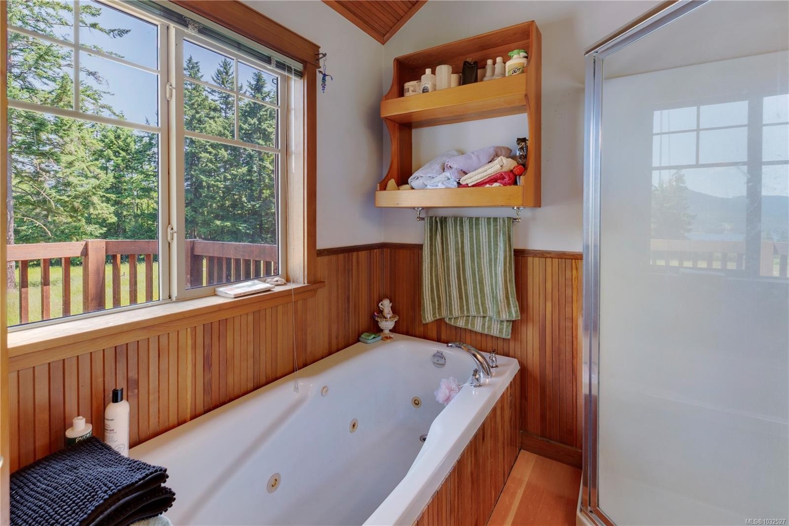 1205 Cherry Point Rd, Cobble Hill, BC