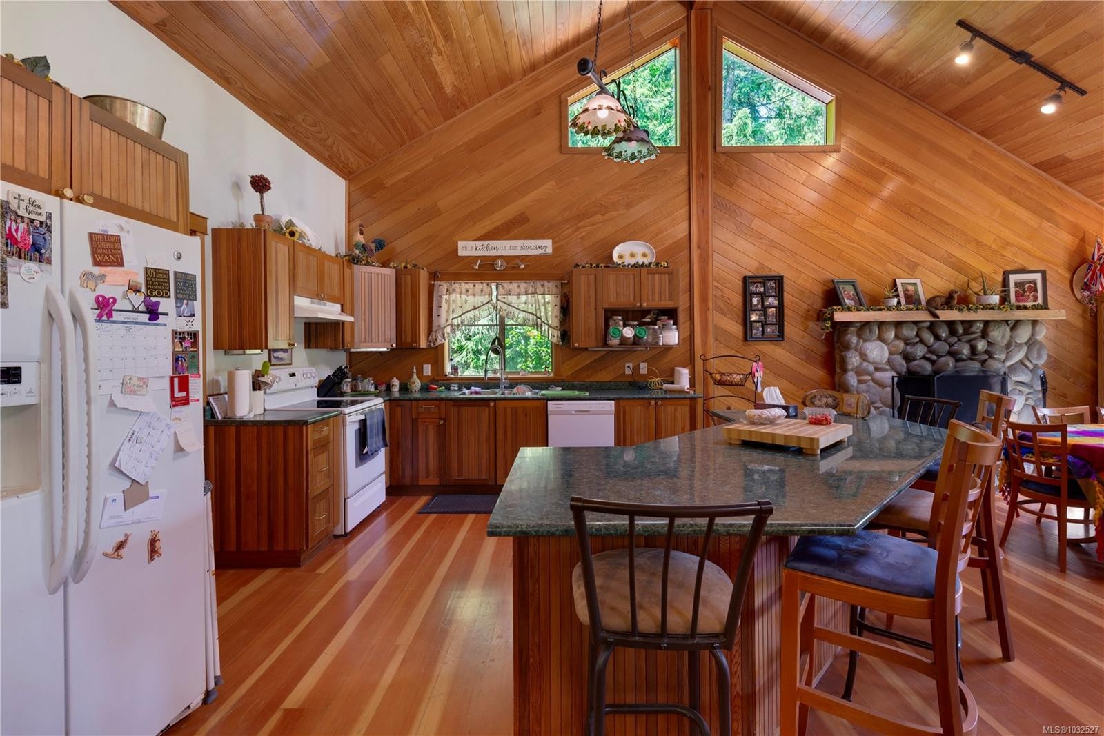 1205 Cherry Point Rd, Cobble Hill, BC