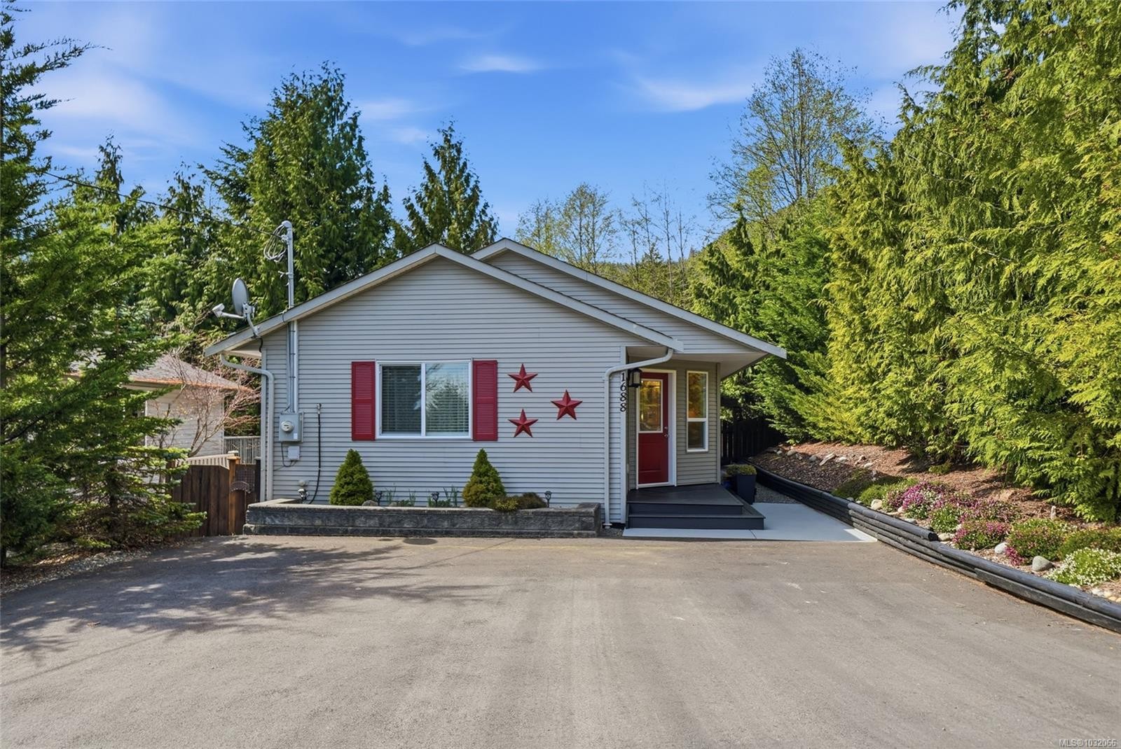 1688 Lailah'S Loop, Qualicum Beach, BC