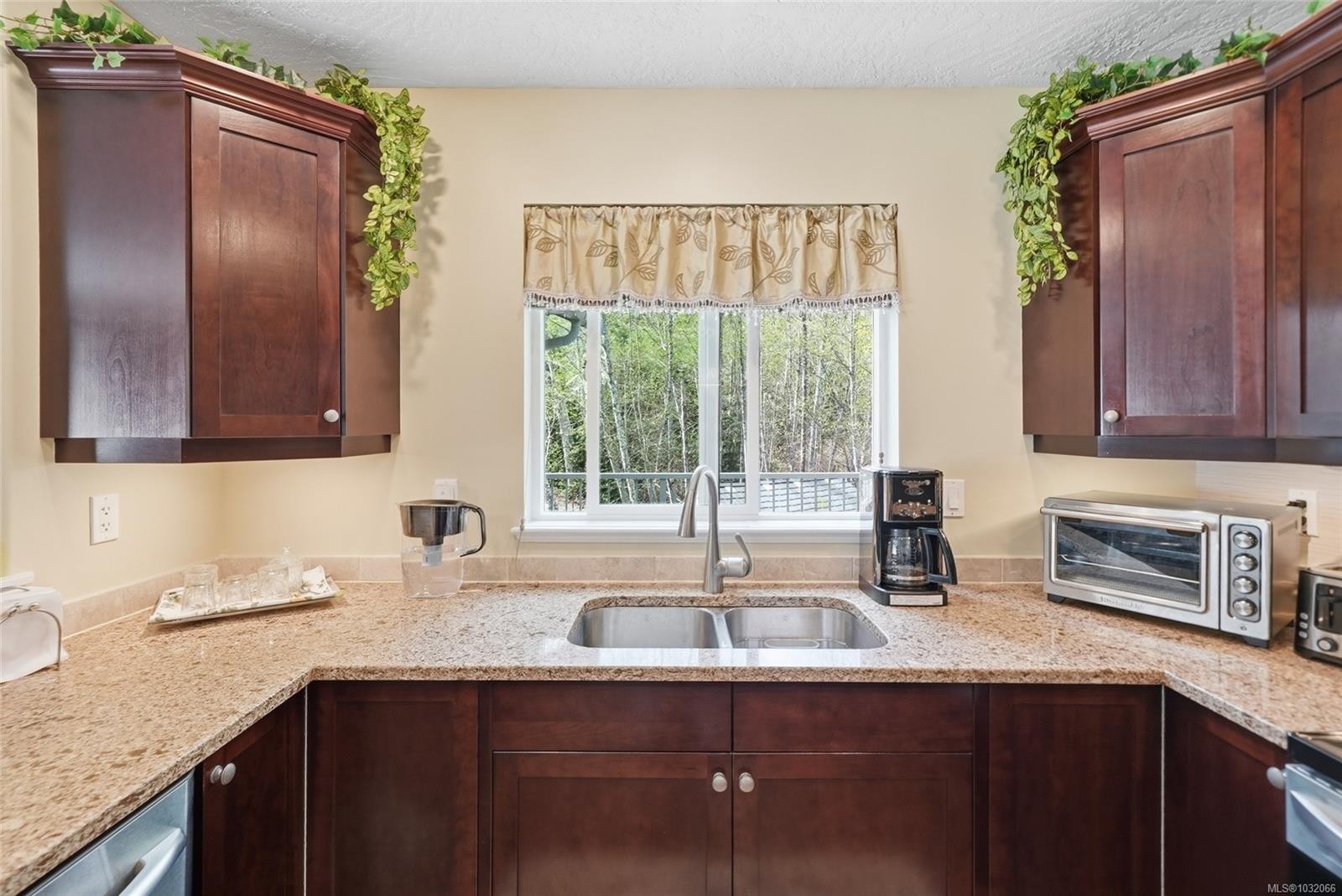 1688 Lailah'S Loop, Qualicum Beach, BC