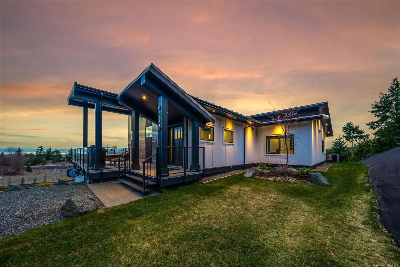 1704 Warn Way, Qualicum Beach, BC