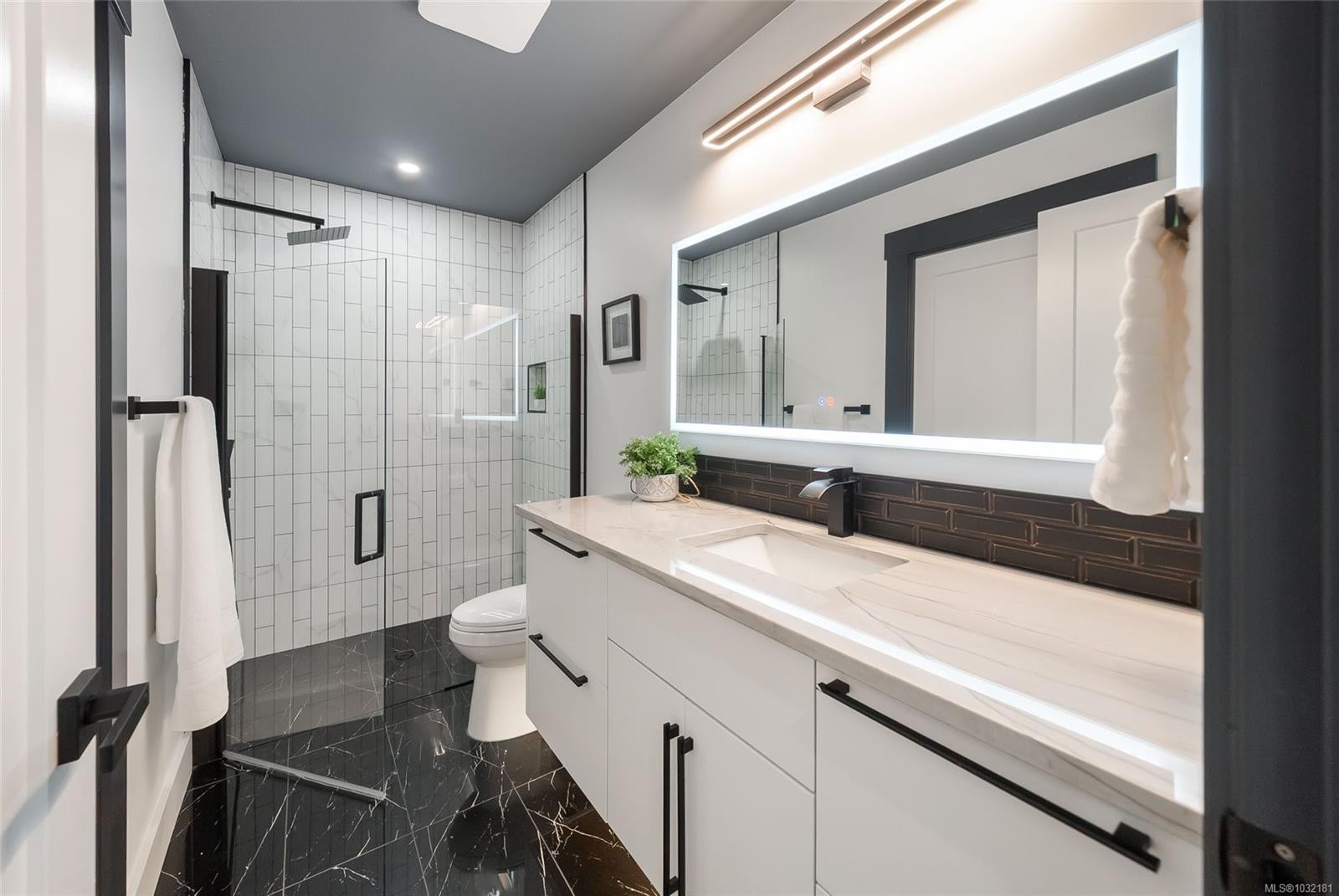 1704 Warn Way, Qualicum Beach, BC