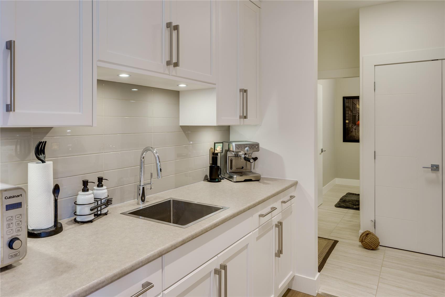 3303 Water Birch Circle, Kelowna, BC - Indoor Photo Showing Kitchen