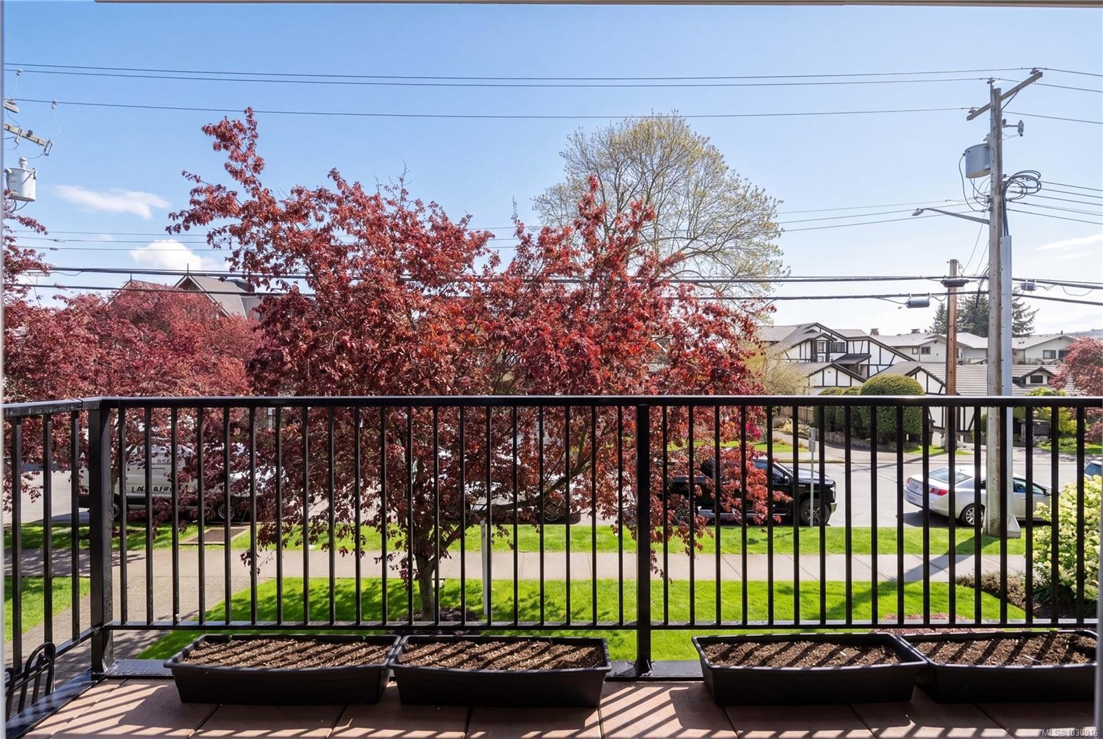 201-9942 Third St, Sidney, BC - Outdoor