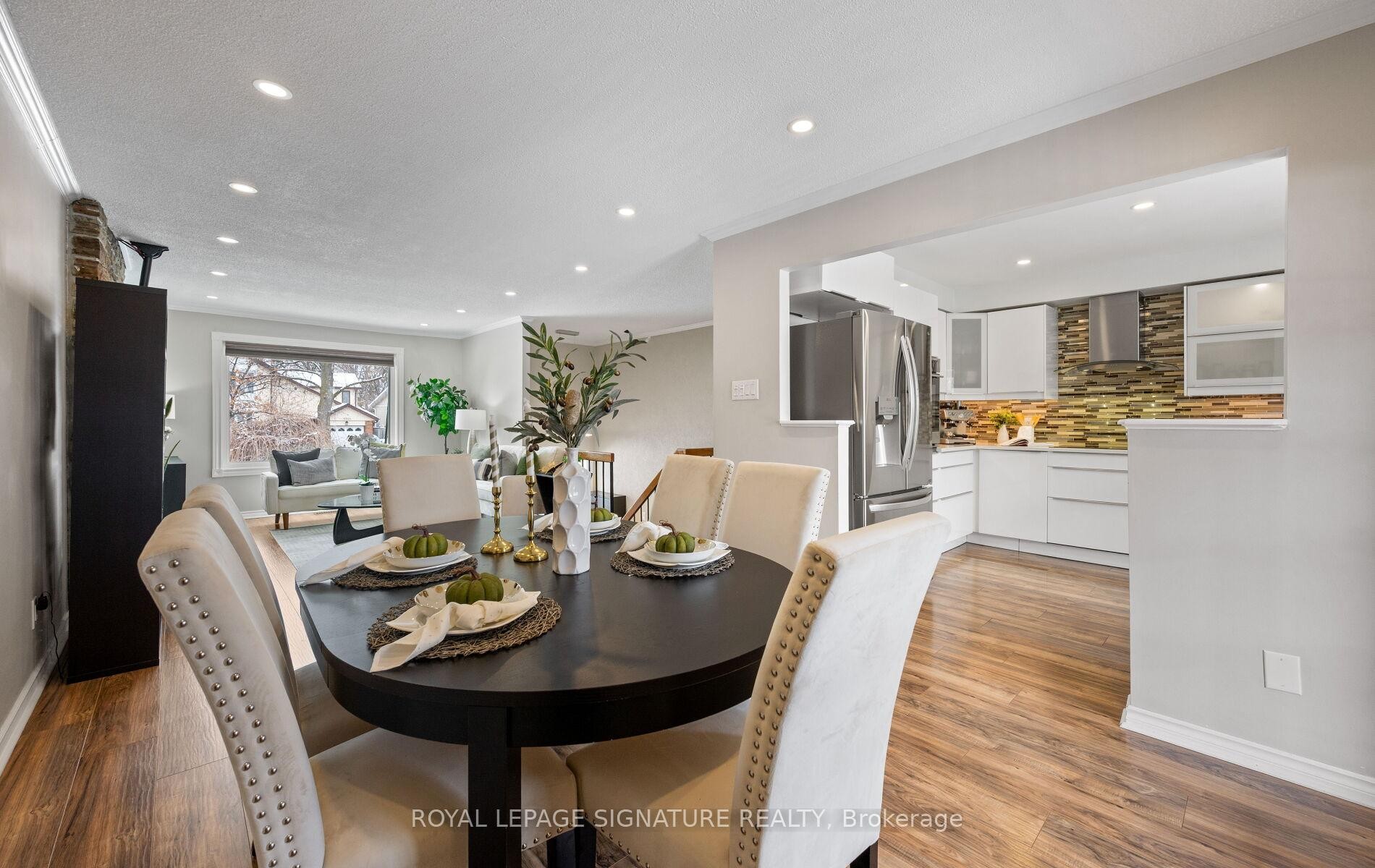 6943 Estoril Road, Mississauga, ON - Indoor Photo Showing Dining Room