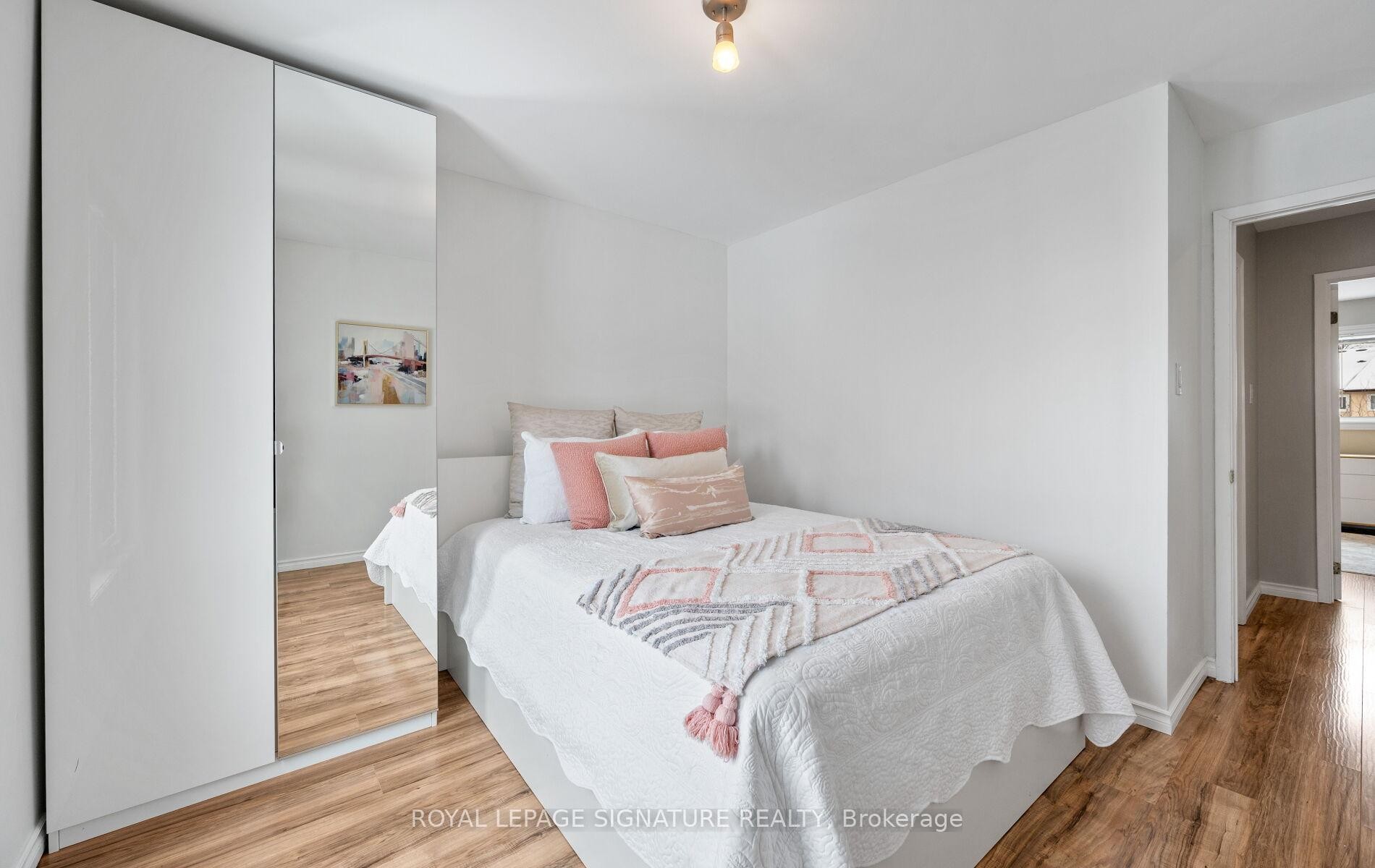 6943 Estoril Road, Mississauga, ON - Indoor Photo Showing Bedroom