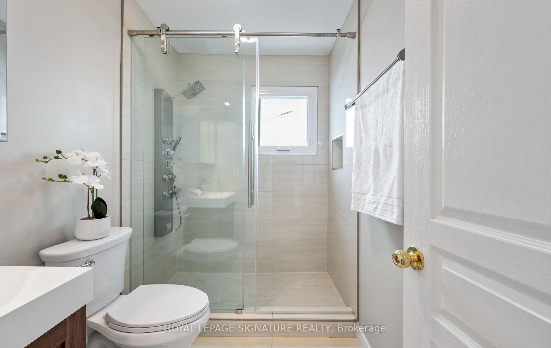 6943 Estoril Road, Mississauga, ON - Indoor Photo Showing Bathroom