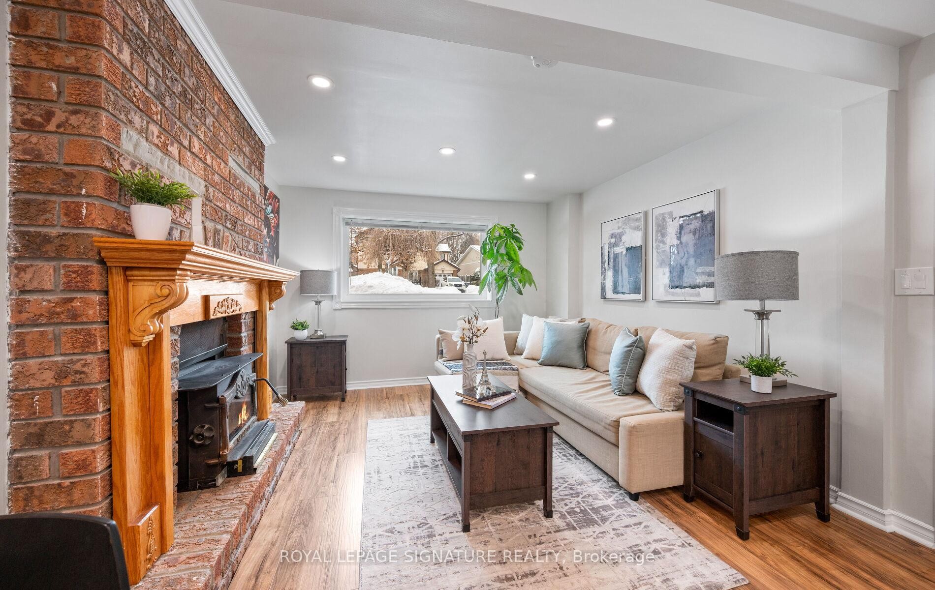 6943 Estoril Road, Mississauga, ON - Indoor Photo Showing Living Room With Fireplace