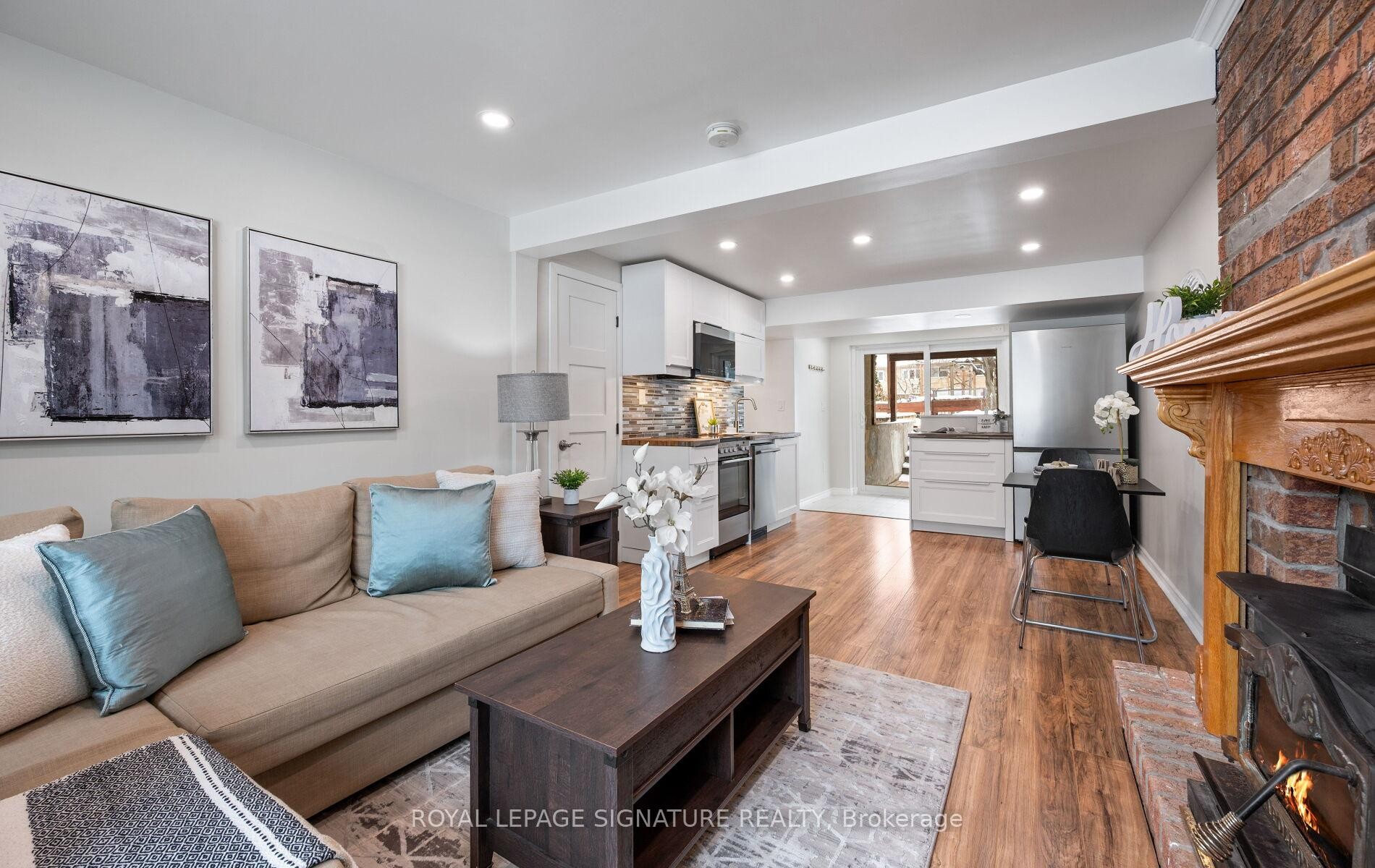 6943 Estoril Road, Mississauga, ON - Indoor Photo Showing Living Room With Fireplace