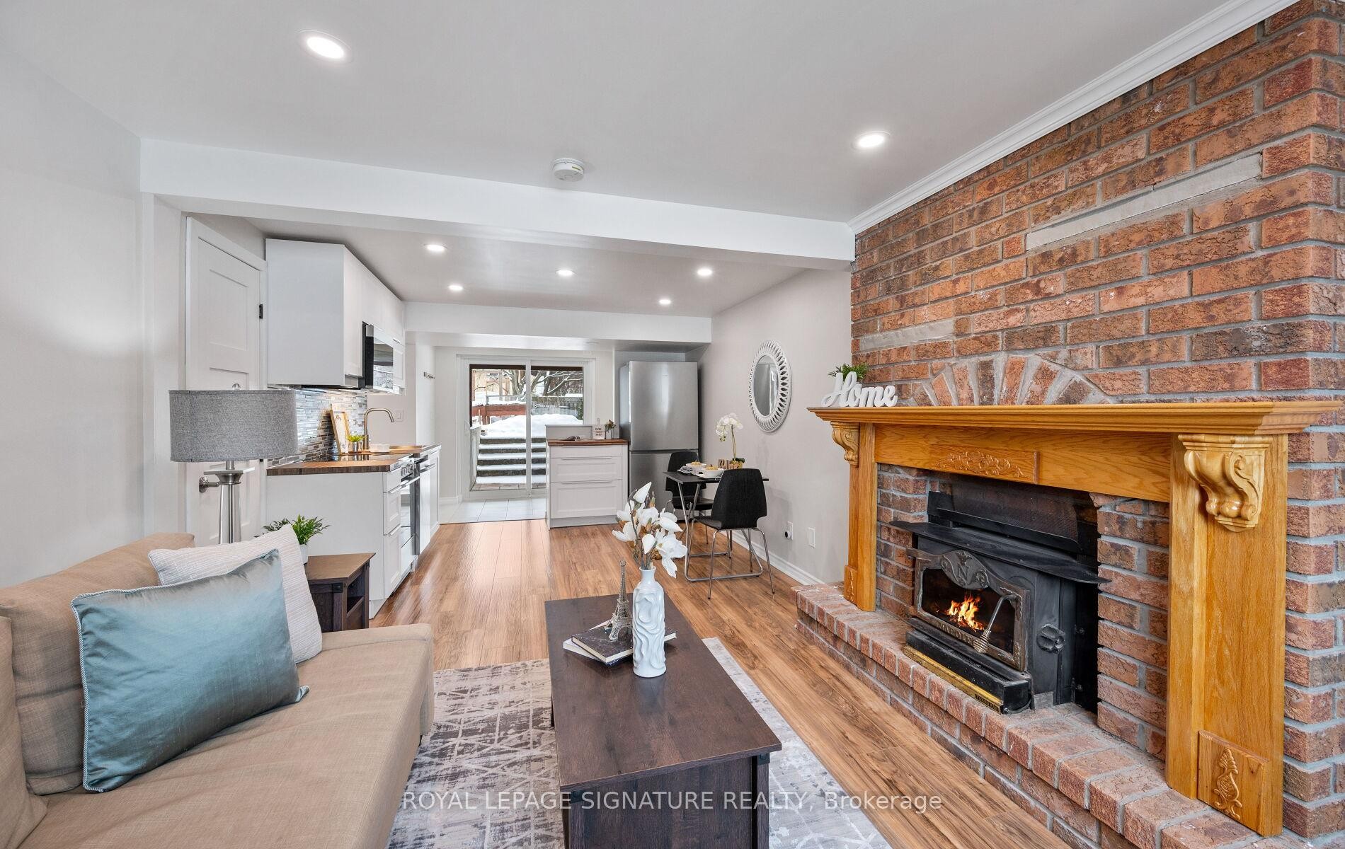 6943 Estoril Road, Mississauga, ON - Indoor Photo Showing Living Room With Fireplace