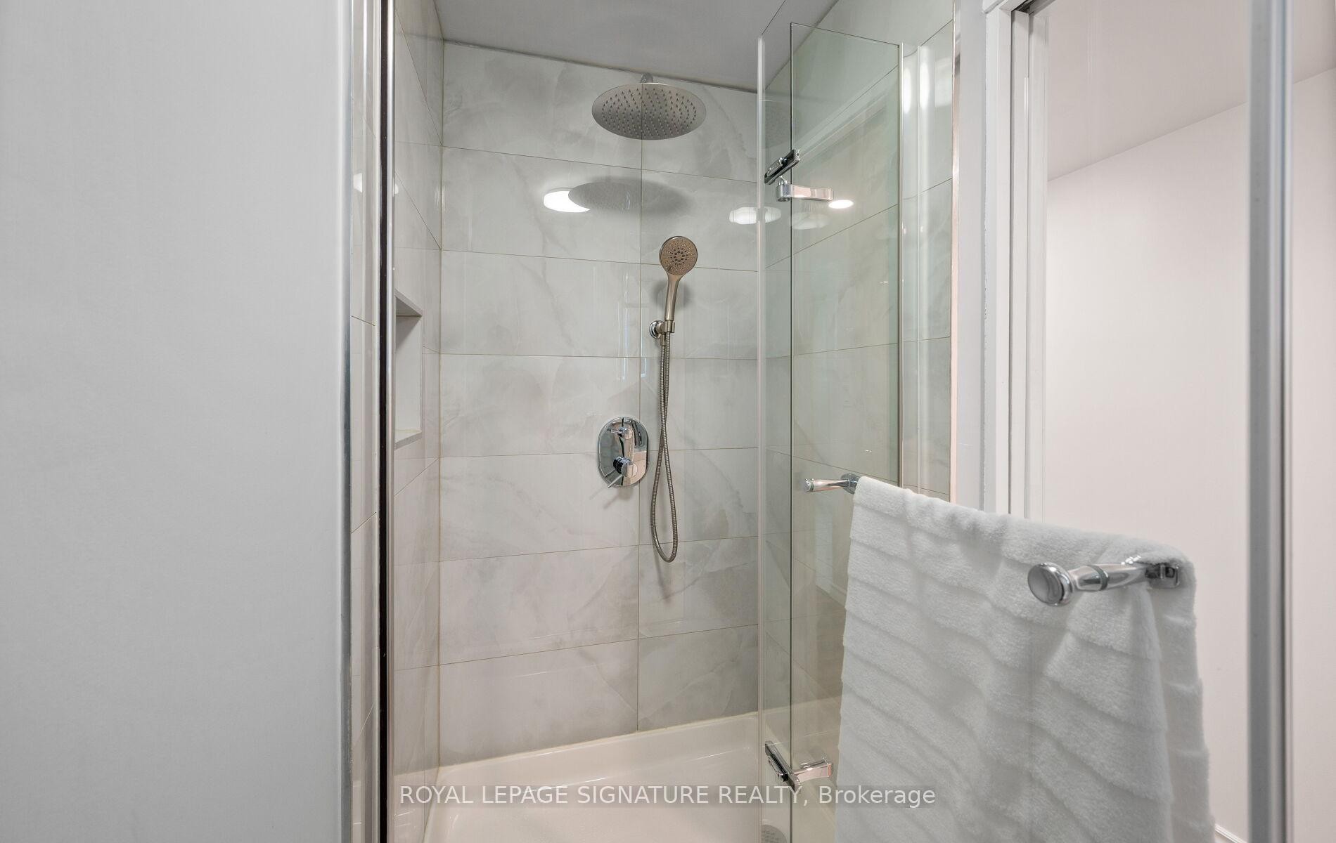 6943 Estoril Road, Mississauga, ON - Indoor Photo Showing Bathroom