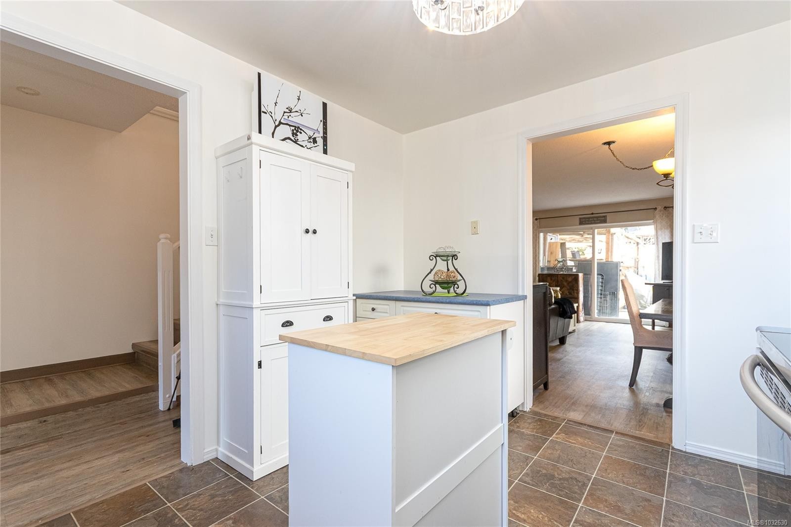 2834 Sooke Rd, Langford, BC - Indoor