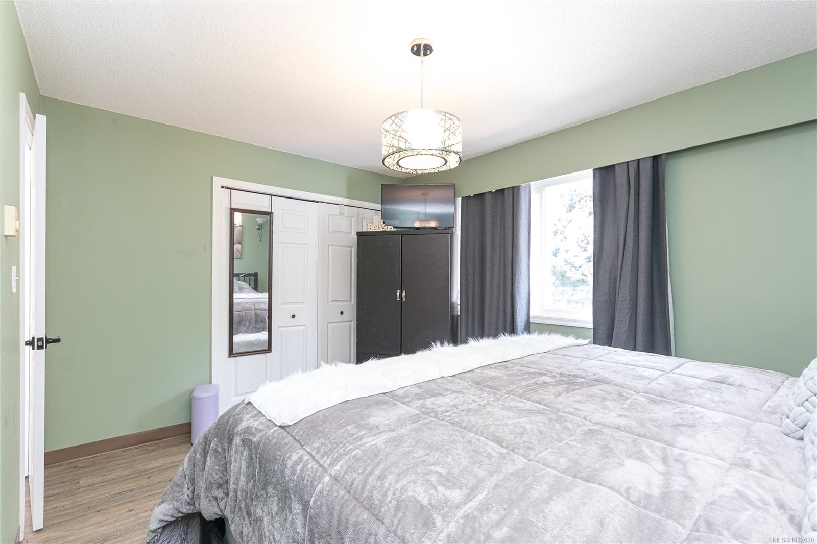 2834 Sooke Rd, Langford, BC - Indoor Photo Showing Bedroom