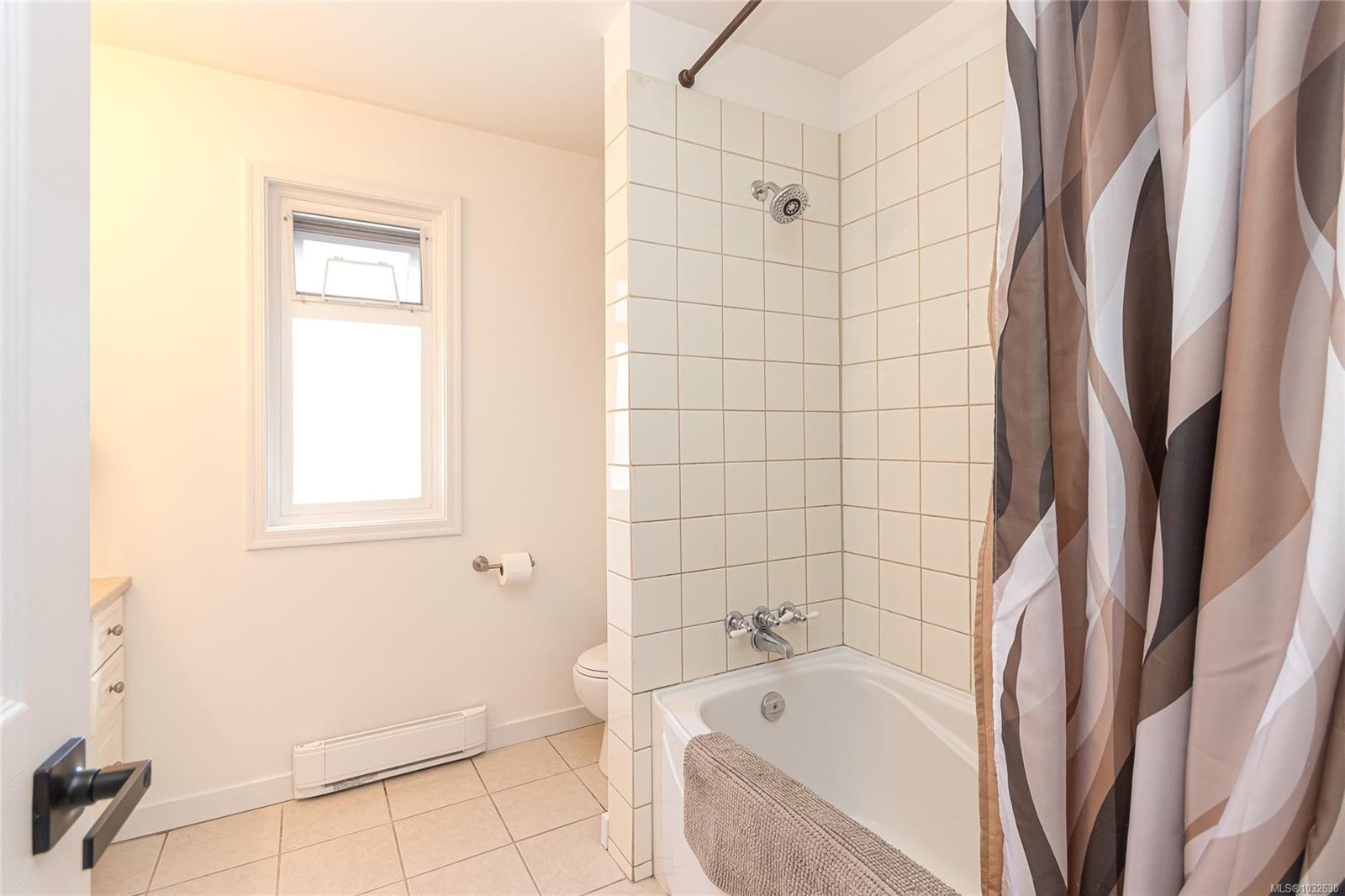 2834 Sooke Rd, Langford, BC - Indoor Photo Showing Bathroom
