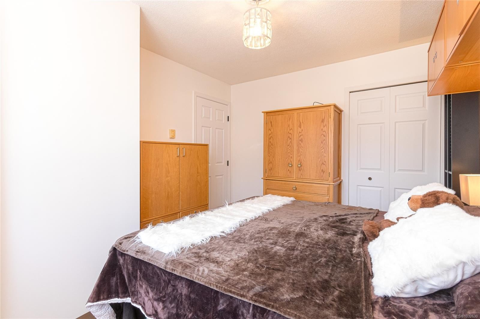 2834 Sooke Rd, Langford, BC - Indoor Photo Showing Bedroom