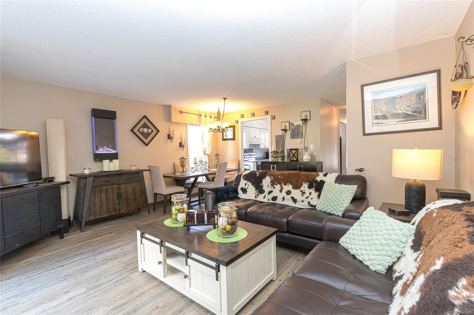 2834 Sooke Rd, Langford, BC - Indoor Photo Showing Living Room