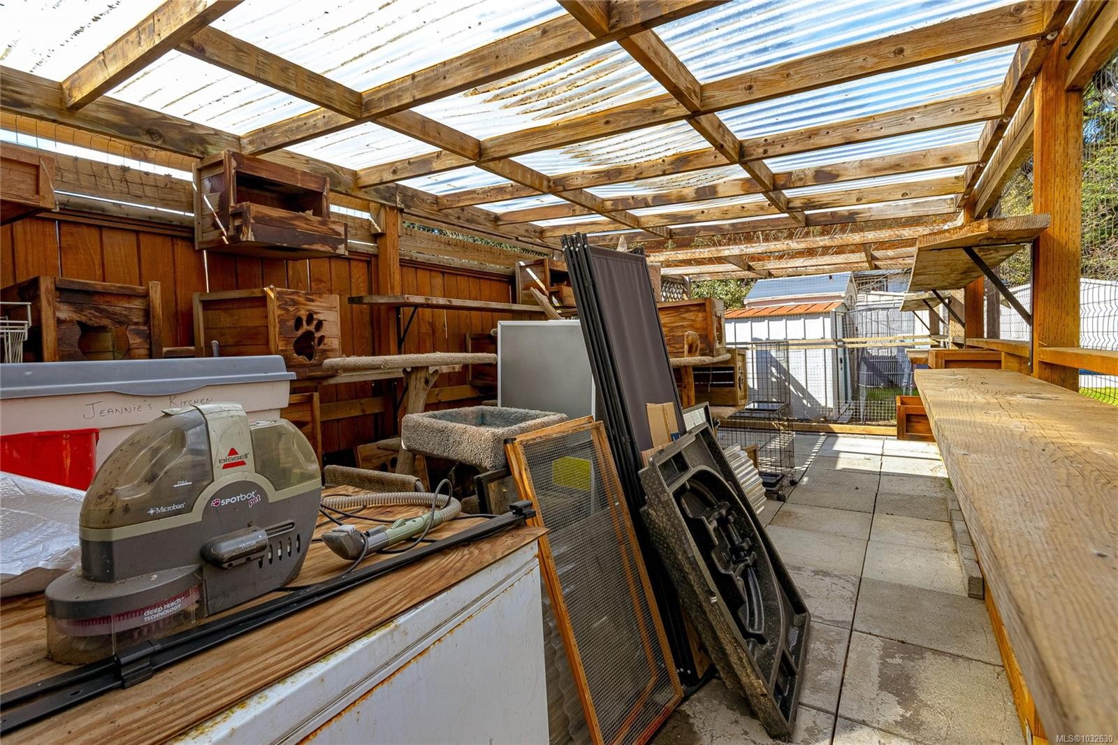 2834 Sooke Rd, Langford, BC - Indoor Photo Showing Other Room