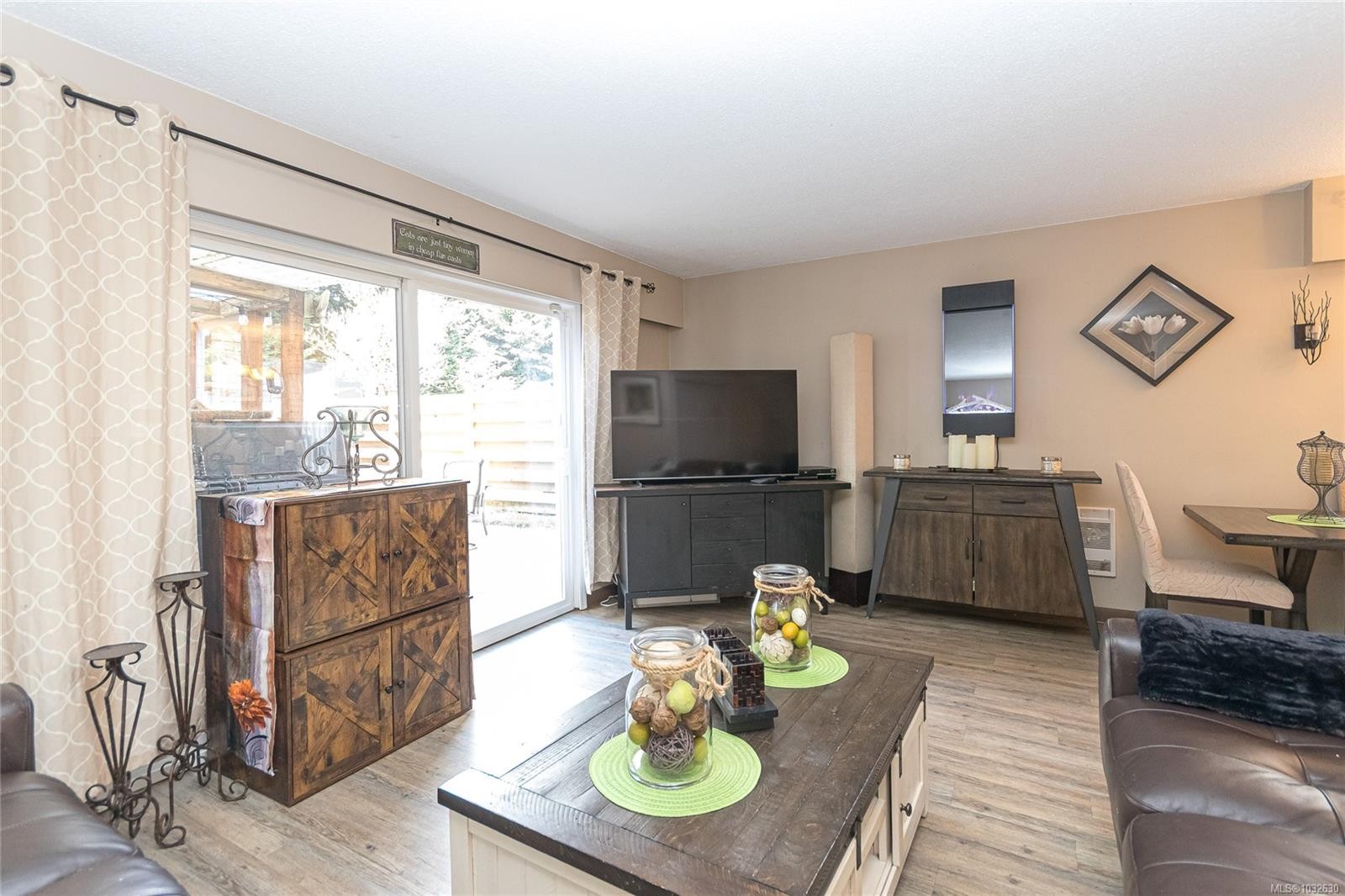 2834 Sooke Rd, Langford, BC - Indoor Photo Showing Living Room