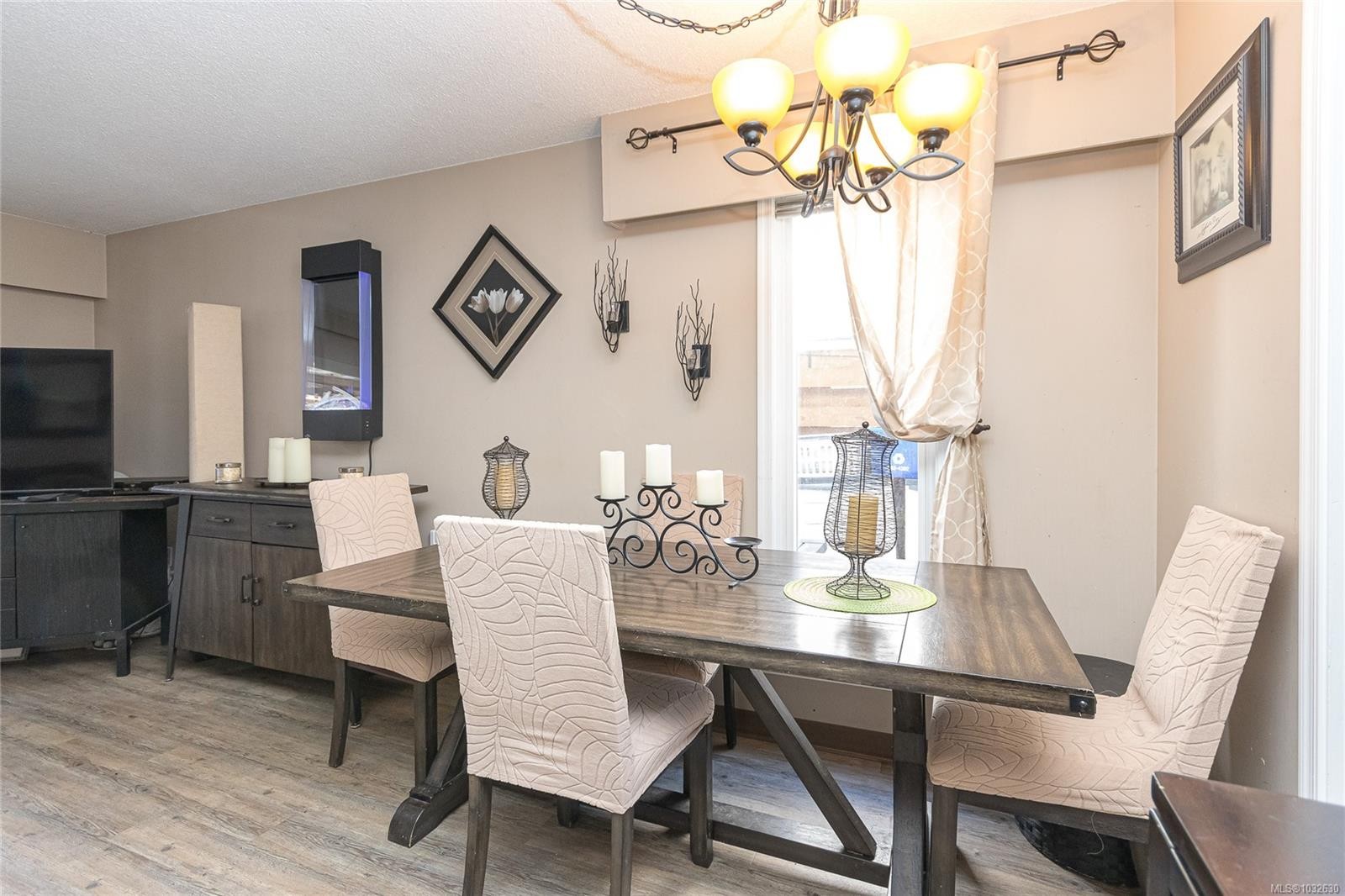 2834 Sooke Rd, Langford, BC - Indoor Photo Showing Dining Room