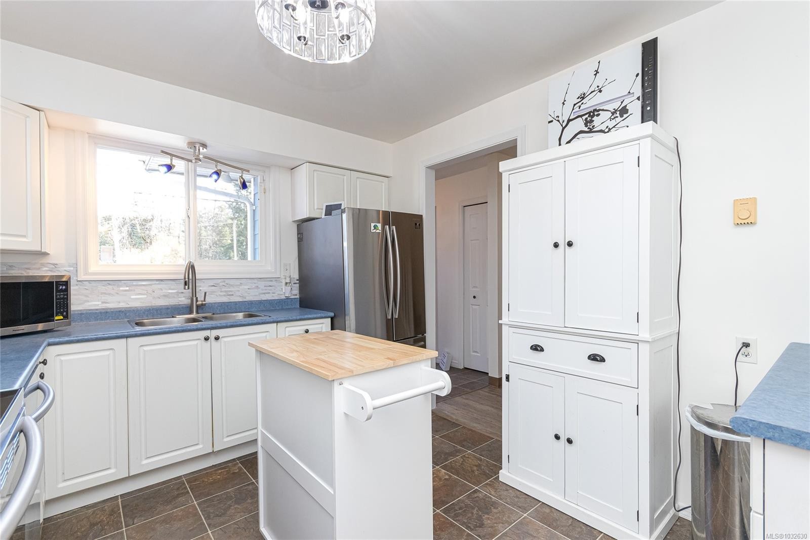 2834 Sooke Rd, Langford, BC - Indoor Photo Showing Kitchen With Double Sink