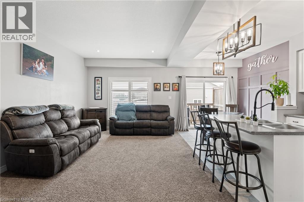 88 Severino Circle, Smithville, ON - Indoor Photo Showing Living Room