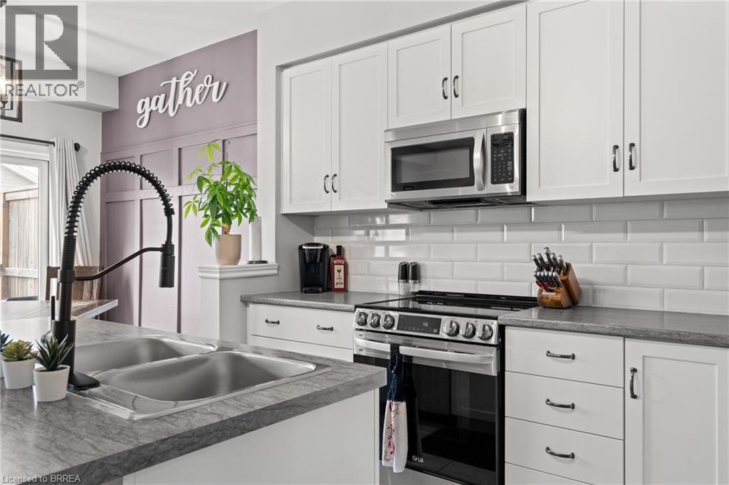 88 Severino Circle, Smithville, ON - Indoor Photo Showing Kitchen With Double Sink With Upgraded Kitchen