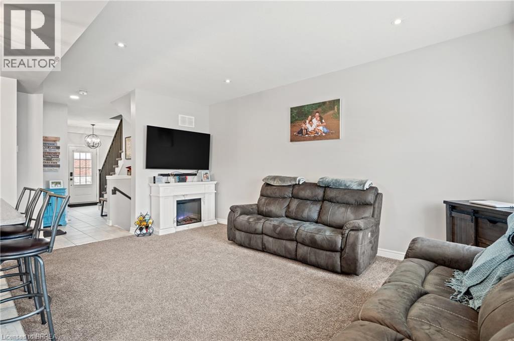 88 Severino Circle, Smithville, ON - Indoor Photo Showing Living Room With Fireplace