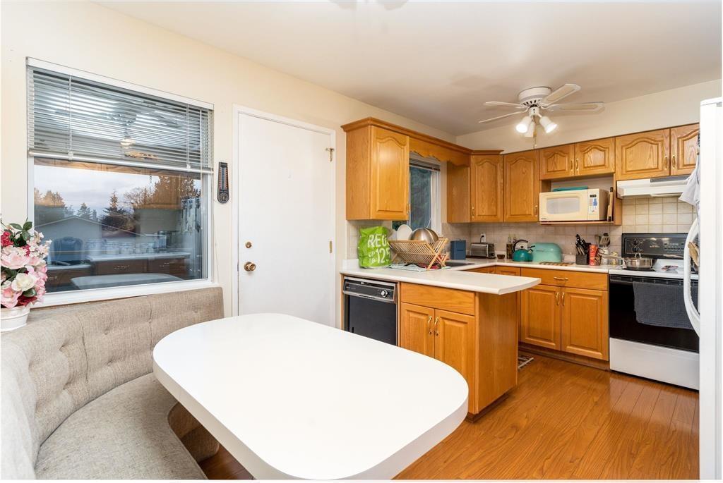 11275 Kendale Way, Delta, BC - Indoor Photo Showing Kitchen